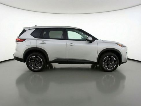 Used 2025 Nissan Rogue SV FWD image 11