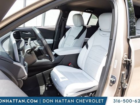 Used 2024 Cadillac XT4 Sport FWD image 12