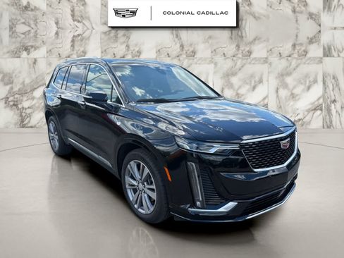 Used 2025 Cadillac XT6 Premium Luxury FWD image 3