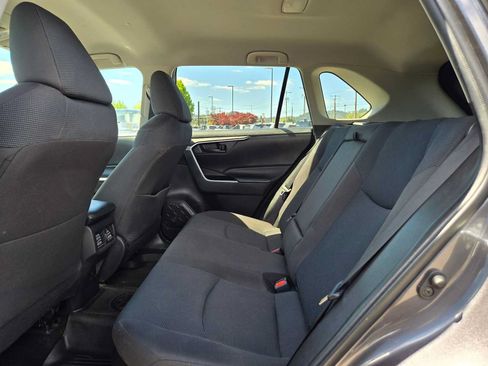 Used 2022 Toyota RAV4 LE AWD/4WD image 18