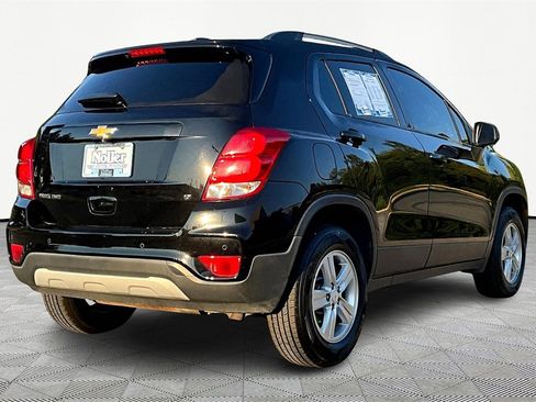 Used 2021 Chevrolet Trax LT image 2