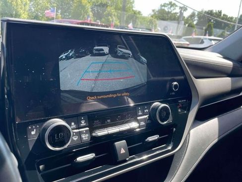 Used 2023 Toyota Highlander XLE AWD/4WD image 30