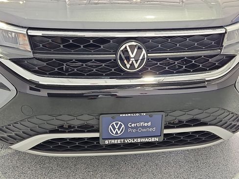 Used 2024 Volkswagen Taos SE w/ Panoramic Sunroof Package FWD image 10