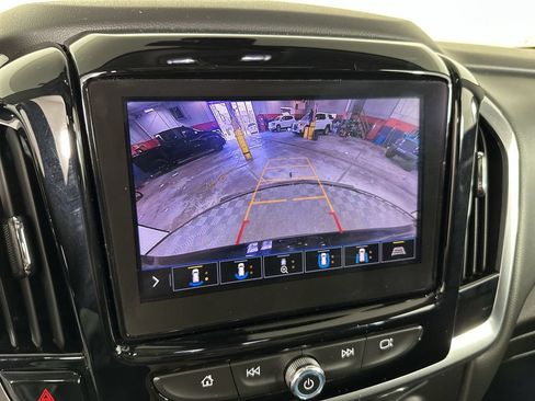 Used 2020 Chevrolet Traverse LT w/ LT Premium Package AWD/4WD image 17