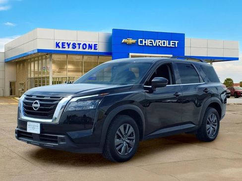 Used 2025 Nissan Pathfinder SV FWD image 3