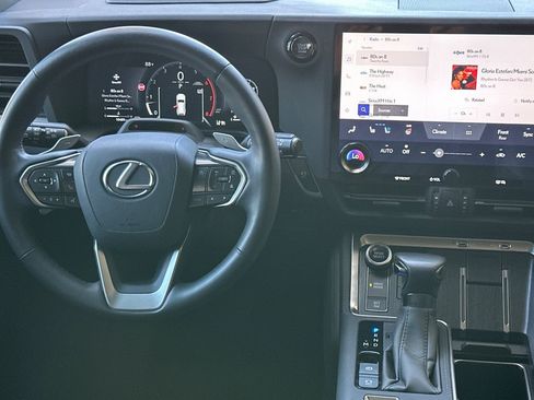 Used 2025 Lexus GX 550 w/ Accessory Package (2T) AWD/4WD image 31