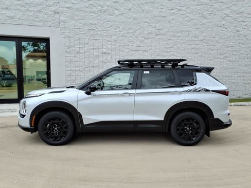 New 2026 Mitsubishi Outlander AWD image 3