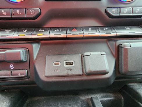 Used 2021 GMC Sierra 2500 SLT w/ SLT Preferred Package image 28