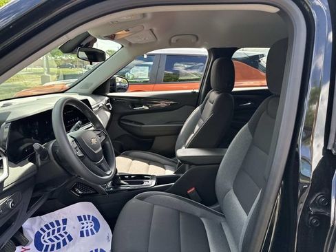 Used 2025 Chevrolet TrailBlazer LT FWD image 10