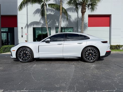 Used 2024 Porsche Panamera image 13