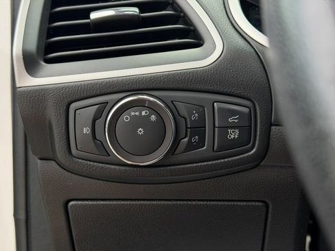 Used 2019 Ford Edge SEL w/ Equipment Group 201A FWD image 40