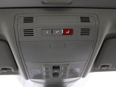 Used 2023 Volkswagen Jetta SE FWD image 33