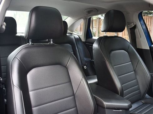 Used 2022 Volkswagen Jetta SE w/ Panoramic Sunroof Package image 30