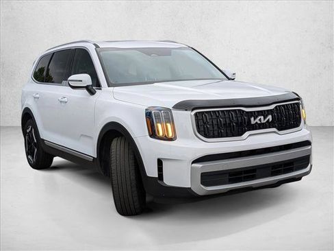 Used 2024 Kia Telluride EX FWD image 3