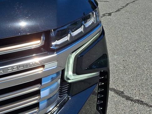 Used 2023 Chevrolet Suburban High Country AWD/4WD image 9