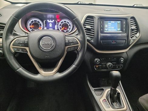 Used 2015 Jeep Cherokee Latitude FWD image 22
