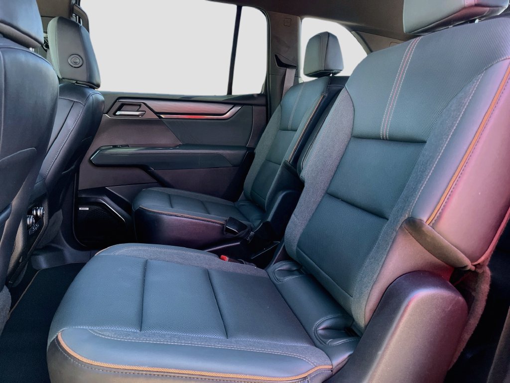 Used 2025 GMC Acadia AT4 AWD/4WD image 25