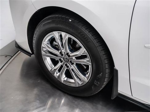 Used 2023 Toyota Sienna XSE w/ Protection Package (TMS) image 10