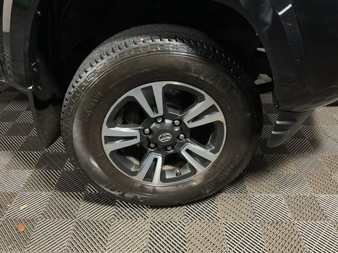 Used 2016 Toyota Tacoma TRD Sport w/ Towing Package image 36