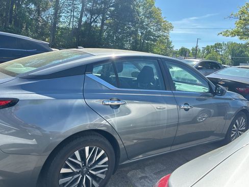 Used 2025 Nissan Altima 2.5 SV image 6