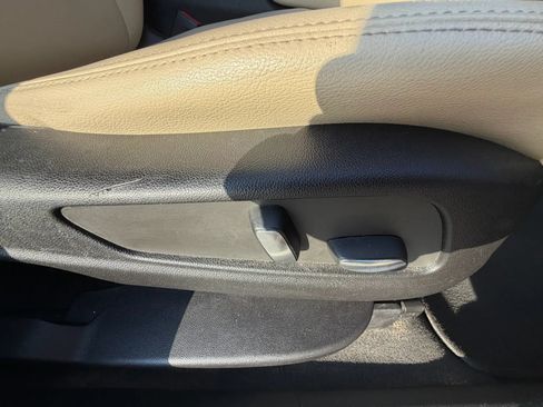 Used 2017 Cadillac XT5 FWD image 31