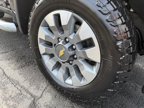 Used 2022 Chevrolet Silverado 2500 LT w/ Convenience Package image 9