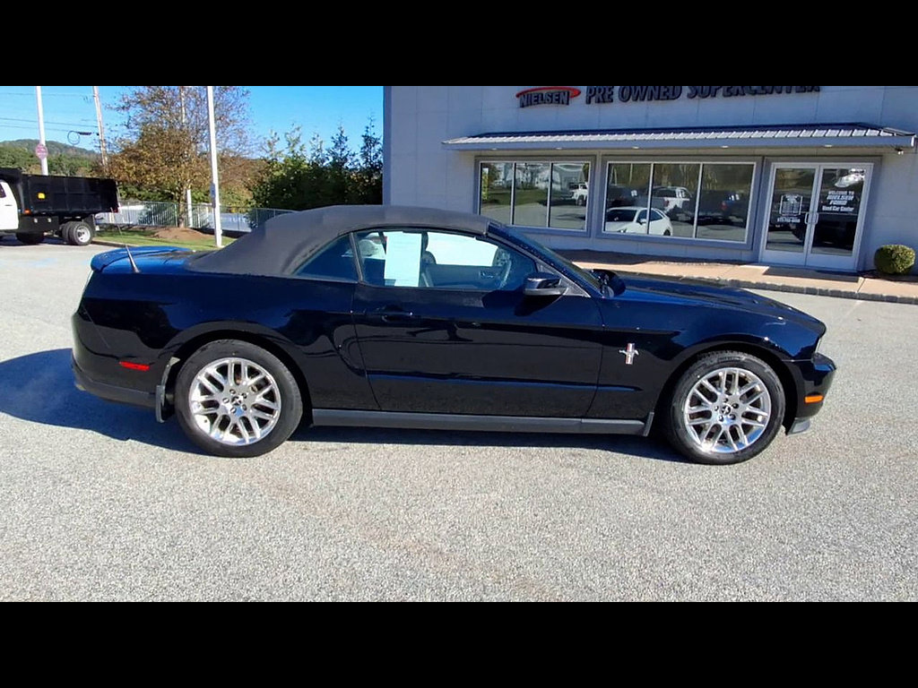 Used 2012 Ford Mustang Premium RWD image 9