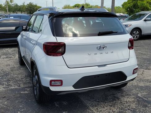 Used 2022 Hyundai Venue Limited w/ Cargo Package FWD image 4