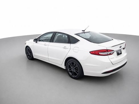 Used 2018 Ford Fusion SE w/ Equipment Group 201A FWD image 7