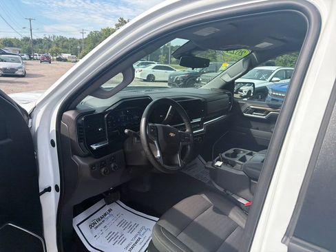 Used 2023 Chevrolet Silverado 1500 LT AWD/4WD image 15