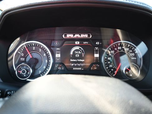 Used 2024 RAM 1500 Laramie image 10