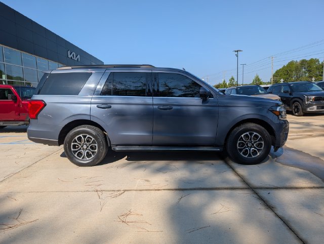 Used 2023 Ford Expedition XLT RWD image 2