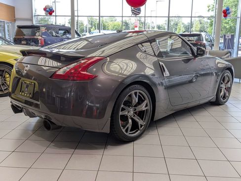 Used 2010 Nissan 370Z Touring w/ Sport Pkg RWD image 3