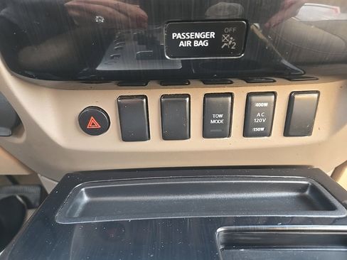 Used 2015 Nissan Titan SV w/ SV Value Truck Package image 20