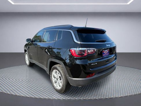 Used 2025 Jeep Compass Latitude w/ Sun & Sound Group AWD/4WD image 4