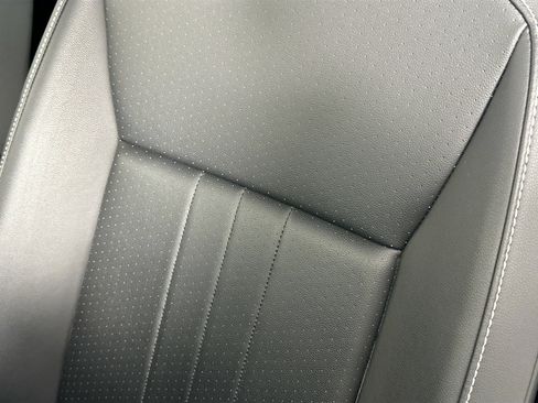 Used 2024 Volkswagen Tiguan SE FWD image 18