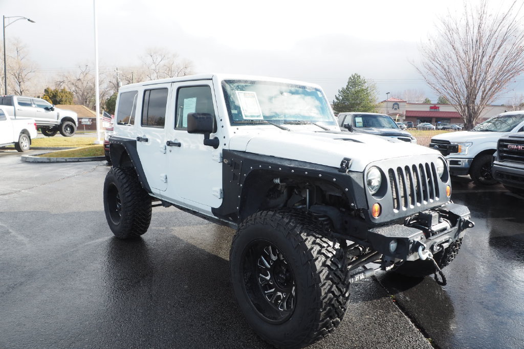 Used 2017 Jeep Wrangler Unlimited Sahara AWD/4WD image 3