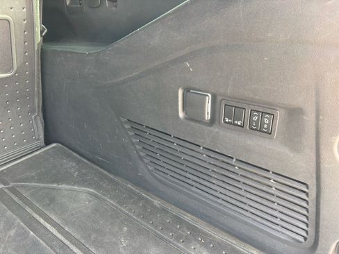 Used 2023 Chevrolet Suburban RST w/ Luxury Package image 13