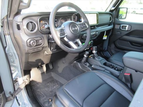 New 2026 Jeep Wrangler Unlimited Sahara w/ Whitecap Package AWD/4WD image 16