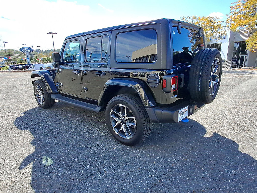 Used 2024 Jeep Wrangler Unlimited w/ Convenience Group AWD/4WD image 28