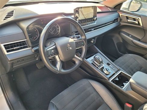 Used 2024 Mitsubishi Outlander SE image 7