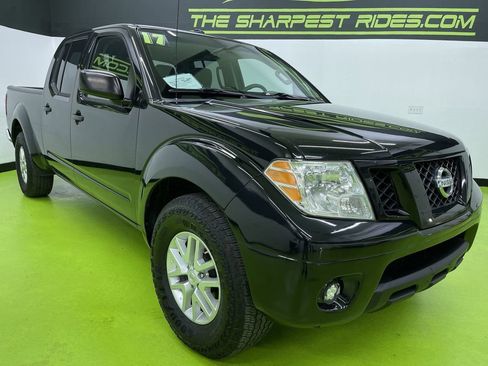Used 2017 Nissan Frontier SV image 2