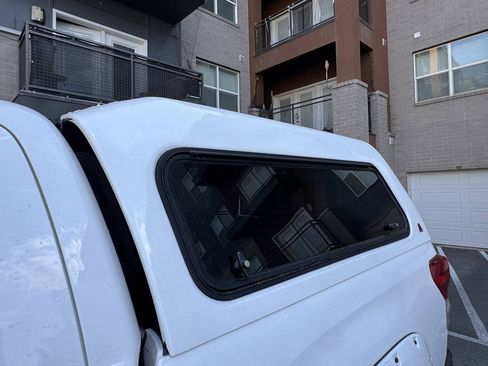Used 2010 Toyota Tundra 4x4 CrewMax image 27