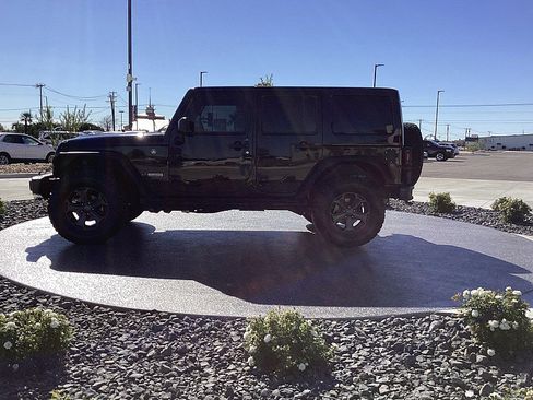 Used 2018 Jeep Wrangler Unlimited Rubicon image 8