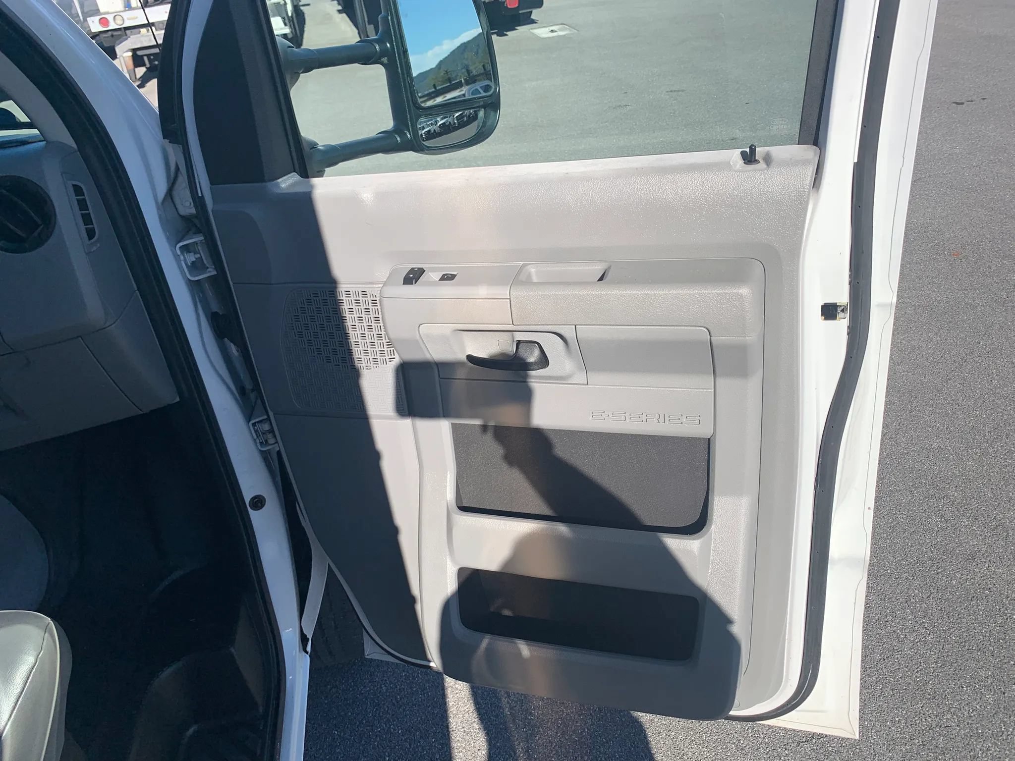 Used 2017 Ford E-450 and Econoline 450 Super Duty w/ Power Windows & Locks Group RWD image 20