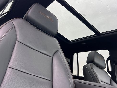 Used 2024 Chevrolet Suburban High Country w/ Premium Package 2 image 21