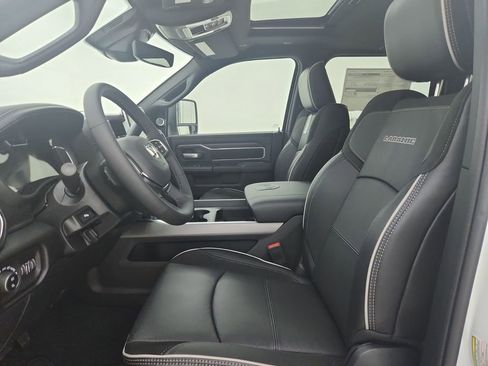 New 2026 RAM 2500 Laramie AWD/4WD image 10