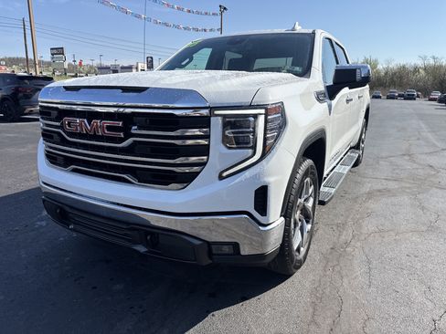 Used 2023 GMC Sierra 1500 SLT w/ SLT Premium Package AWD/4WD image 10