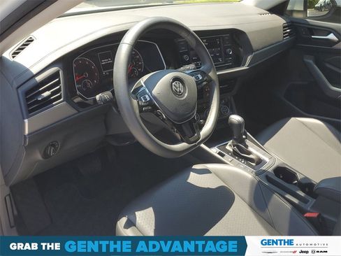 Used 2020 Volkswagen Jetta SE image 8