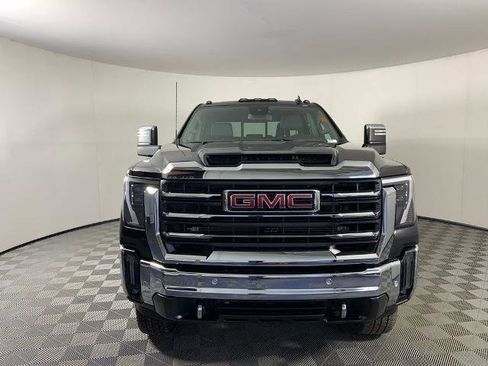 Used 2024 GMC Sierra 3500 SLT w/ SLT Convenience Package AWD/4WD image 4
